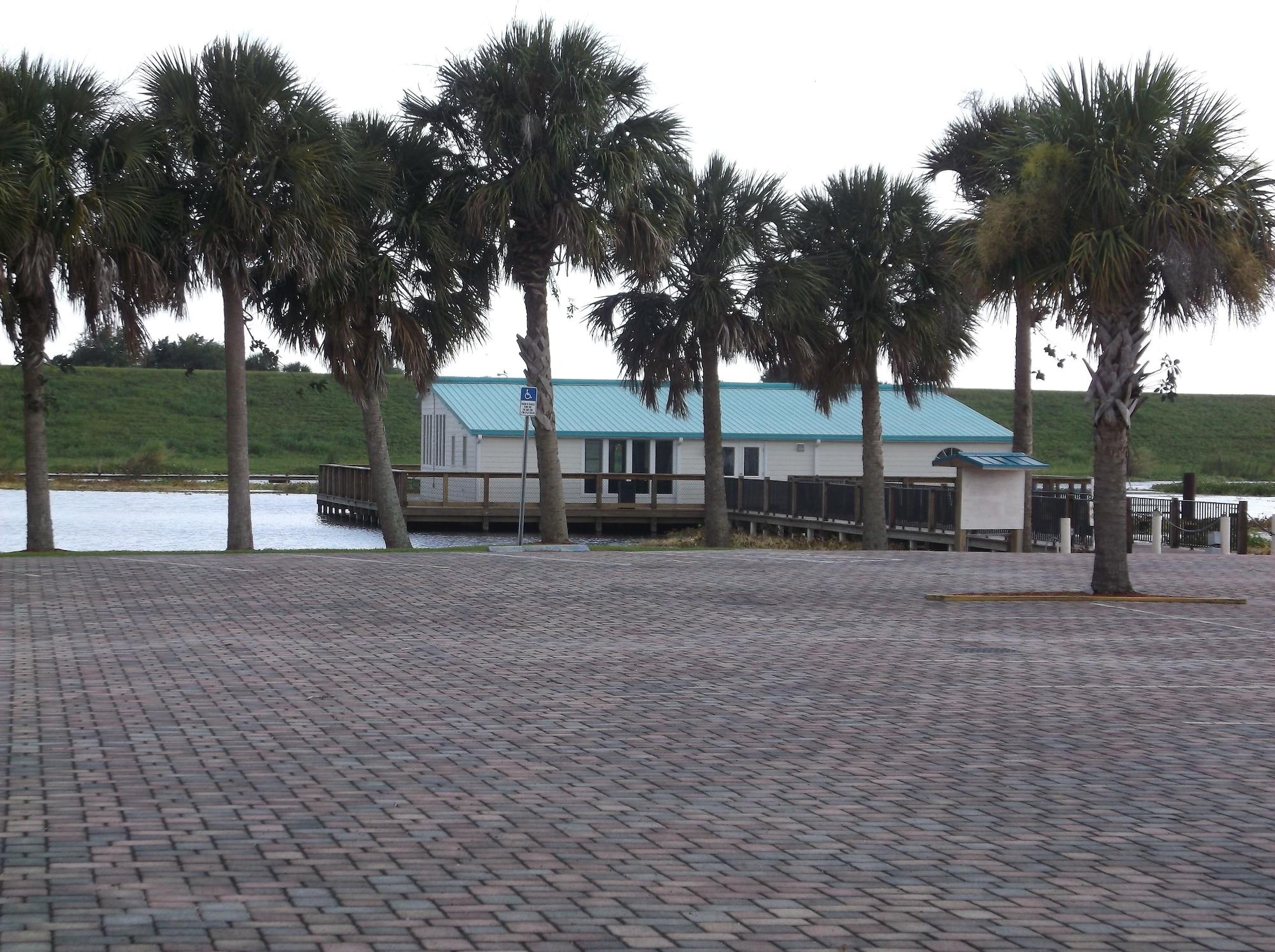 Days Inn & Suites By Wyndham Lake Okeechobee Buitenkant foto