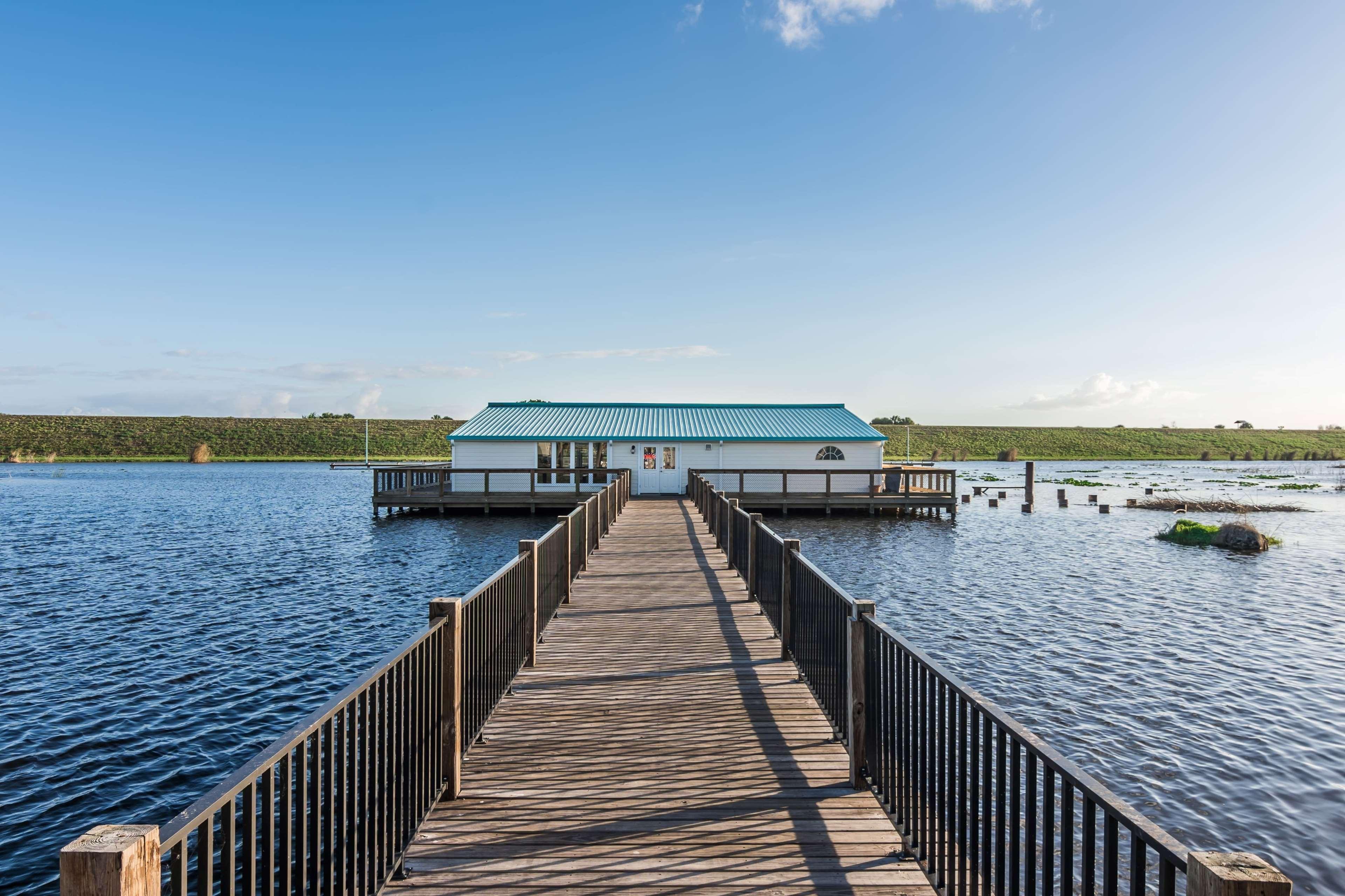 Days Inn & Suites By Wyndham Lake Okeechobee Buitenkant foto