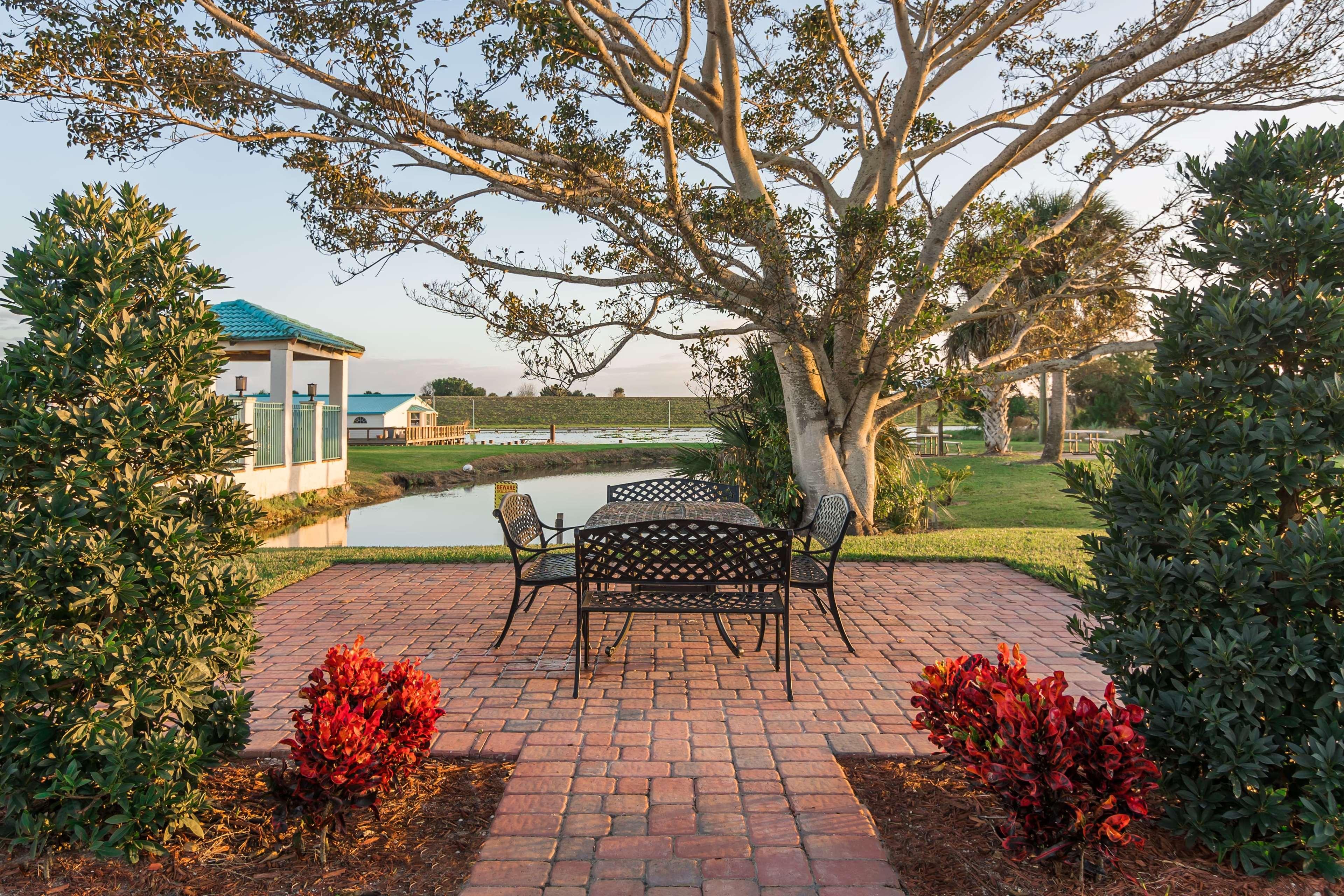 Days Inn & Suites By Wyndham Lake Okeechobee Buitenkant foto
