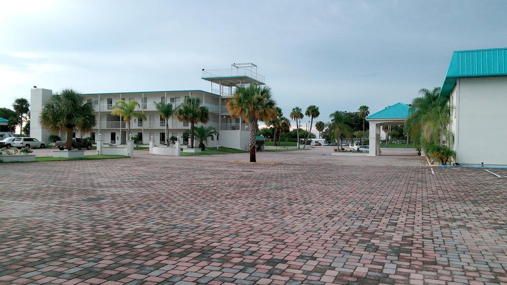 Days Inn & Suites By Wyndham Lake Okeechobee Buitenkant foto