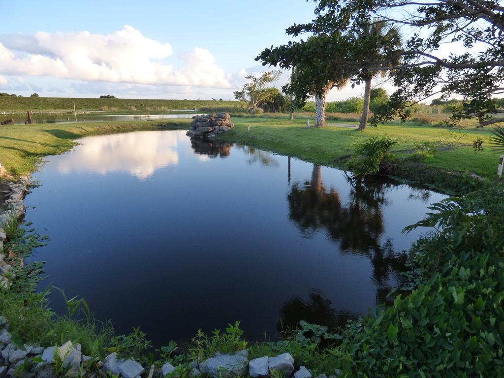 Days Inn & Suites By Wyndham Lake Okeechobee Buitenkant foto