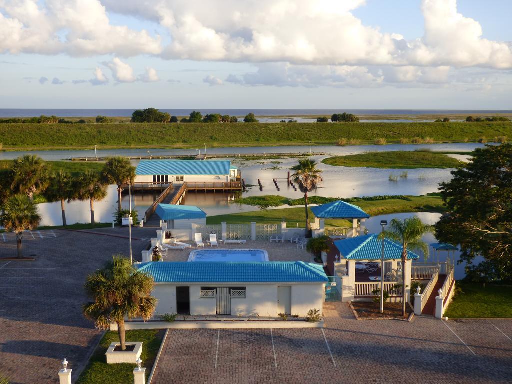 Days Inn & Suites By Wyndham Lake Okeechobee Buitenkant foto