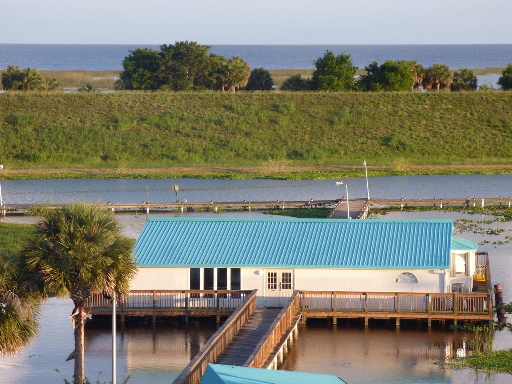 Days Inn & Suites By Wyndham Lake Okeechobee Buitenkant foto