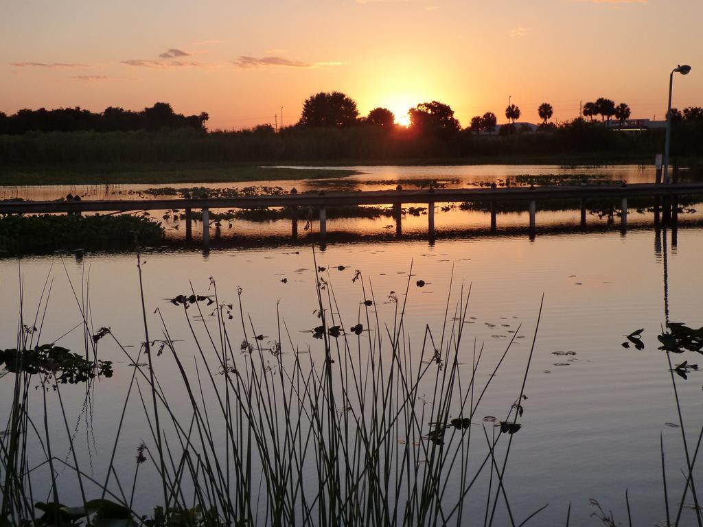 Days Inn & Suites By Wyndham Lake Okeechobee Buitenkant foto