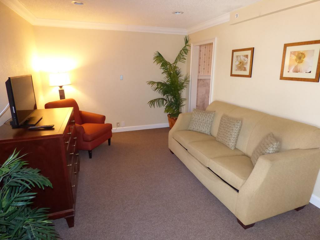 Days Inn & Suites By Wyndham Lake Okeechobee Buitenkant foto