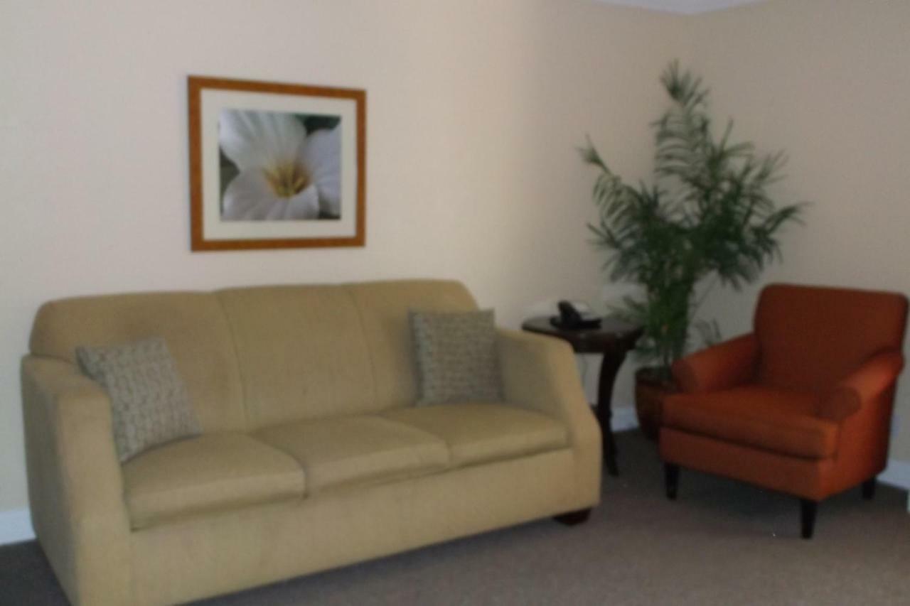 Days Inn & Suites By Wyndham Lake Okeechobee Buitenkant foto