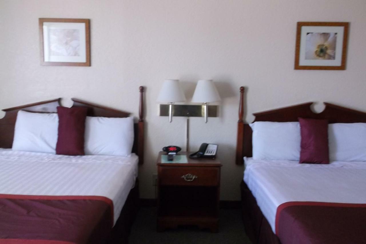 Days Inn & Suites By Wyndham Lake Okeechobee Buitenkant foto