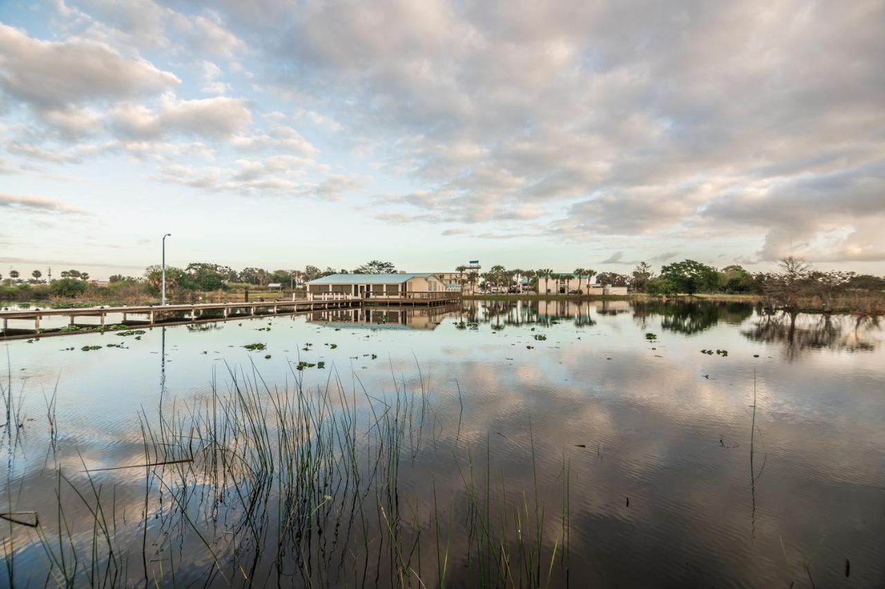 Days Inn & Suites By Wyndham Lake Okeechobee Buitenkant foto